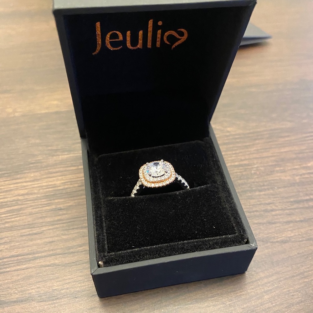 Jeulia Ring